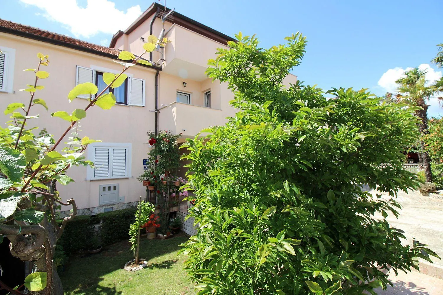 Charmantes Apartment Mit Privatem Balkon, Klima, Grill, Wifi, Nur Wenige Minuten Zum Strand Porec Croatia
