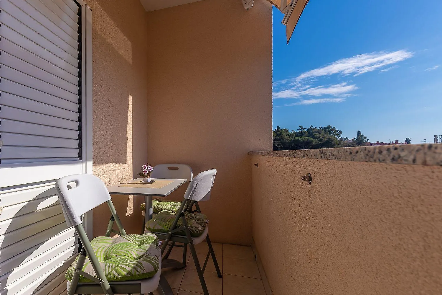 Charmantes Apartment Mit Privatem Balkon, Klima, Grill, Wifi, Nur Wenige Minuten Zum Strand Porec