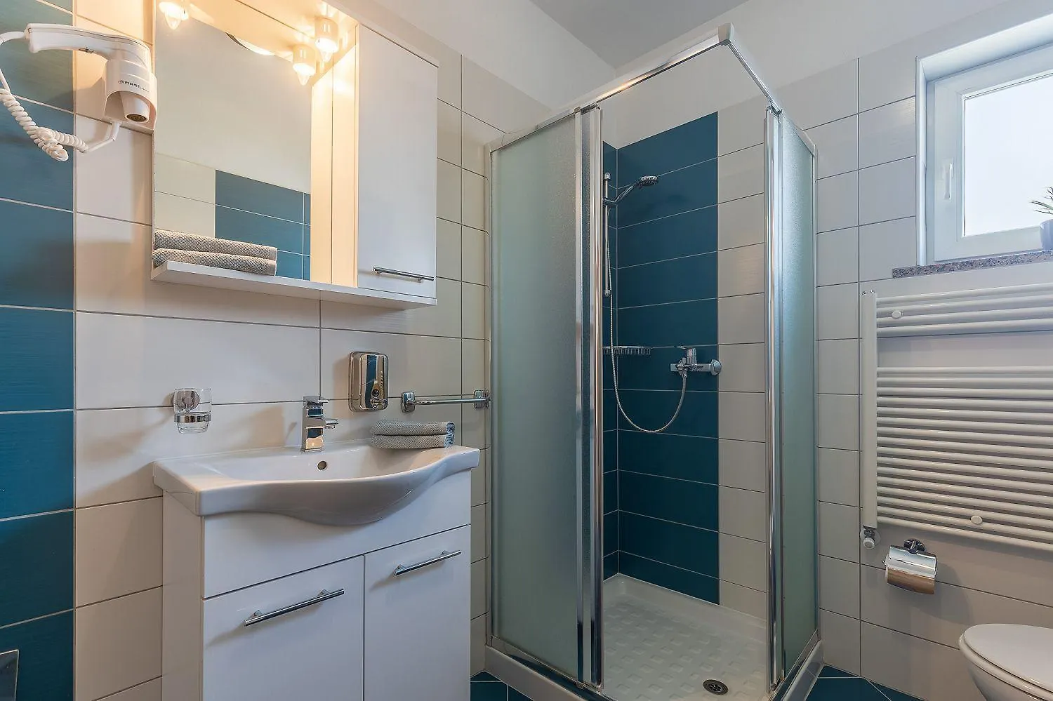 Charmantes Apartment Mit Privatem Balkon, Klima, Grill, Wifi, Nur Wenige Minuten Zum Strand Porec