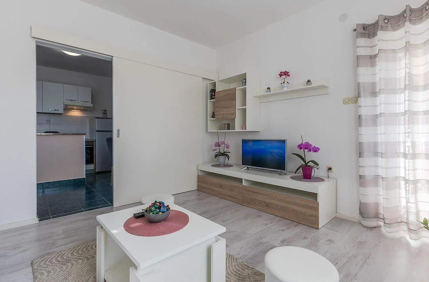 Charmantes Apartment Mit Privatem Balkon, Klima, Grill, Wifi, Nur Wenige Minuten Zum Strand Porec 0*,