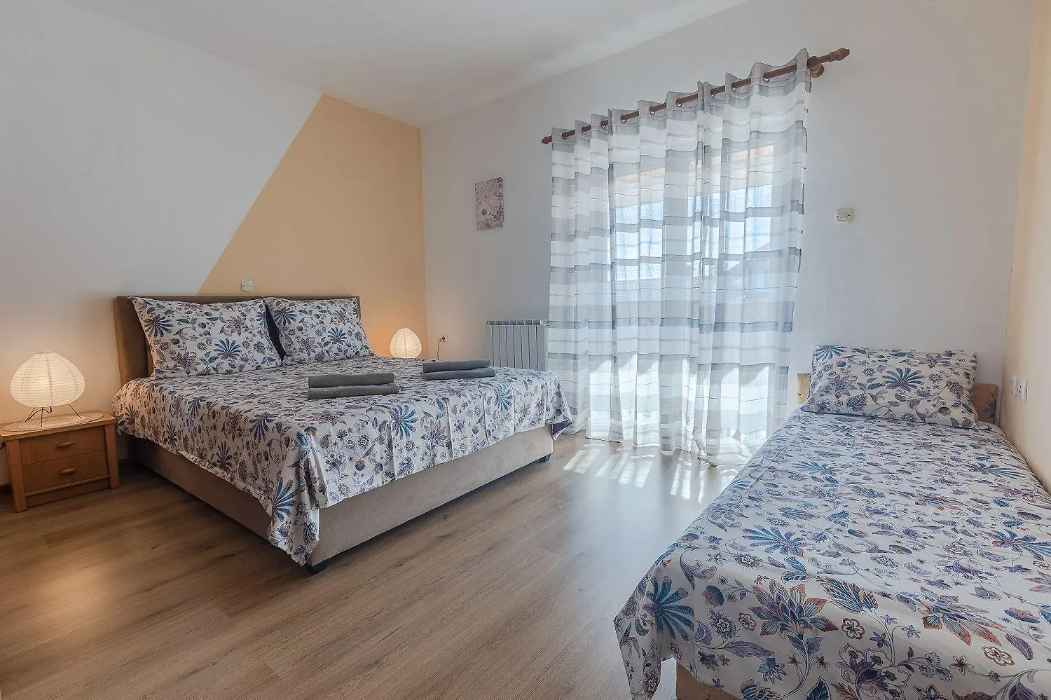 Charmantes Apartment Mit Privatem Balkon, Klima, Grill, Wifi, Nur Wenige Minuten Zum Strand Porec